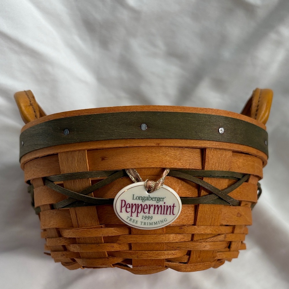 Longaberger 1999 Pepermint Tree Trimming basket with ceramic tag